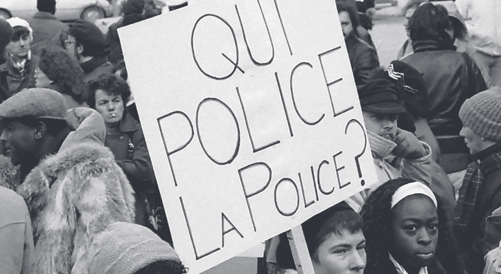 photo prise par André Querry, foule qui manifeste pour un mecanisme d